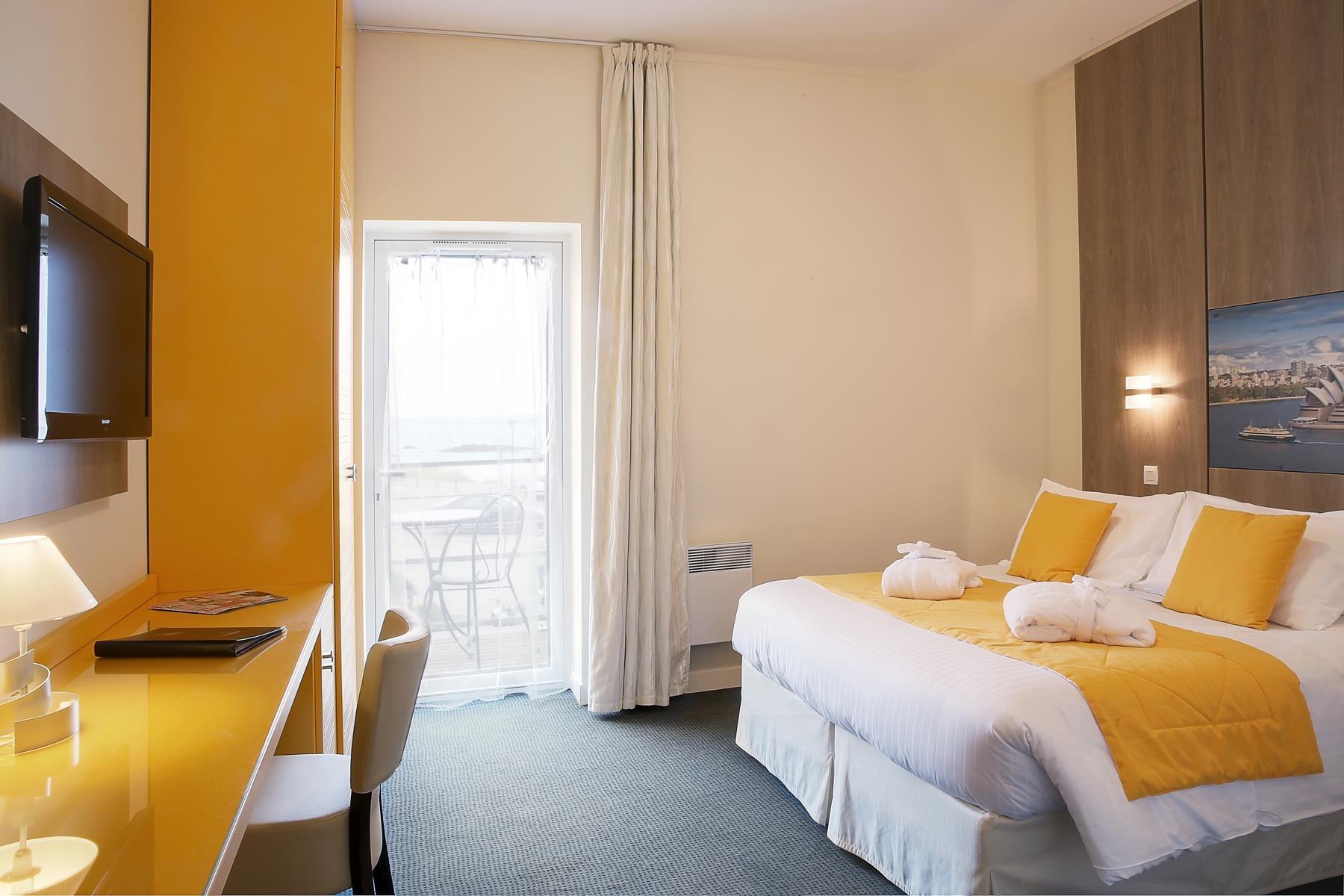 เบสต์ เวสเทิร์น พลัส เล แตราส เดอ เบรอา Hotel ปลูบาซลาเนค ภายนอก รูปภาพ