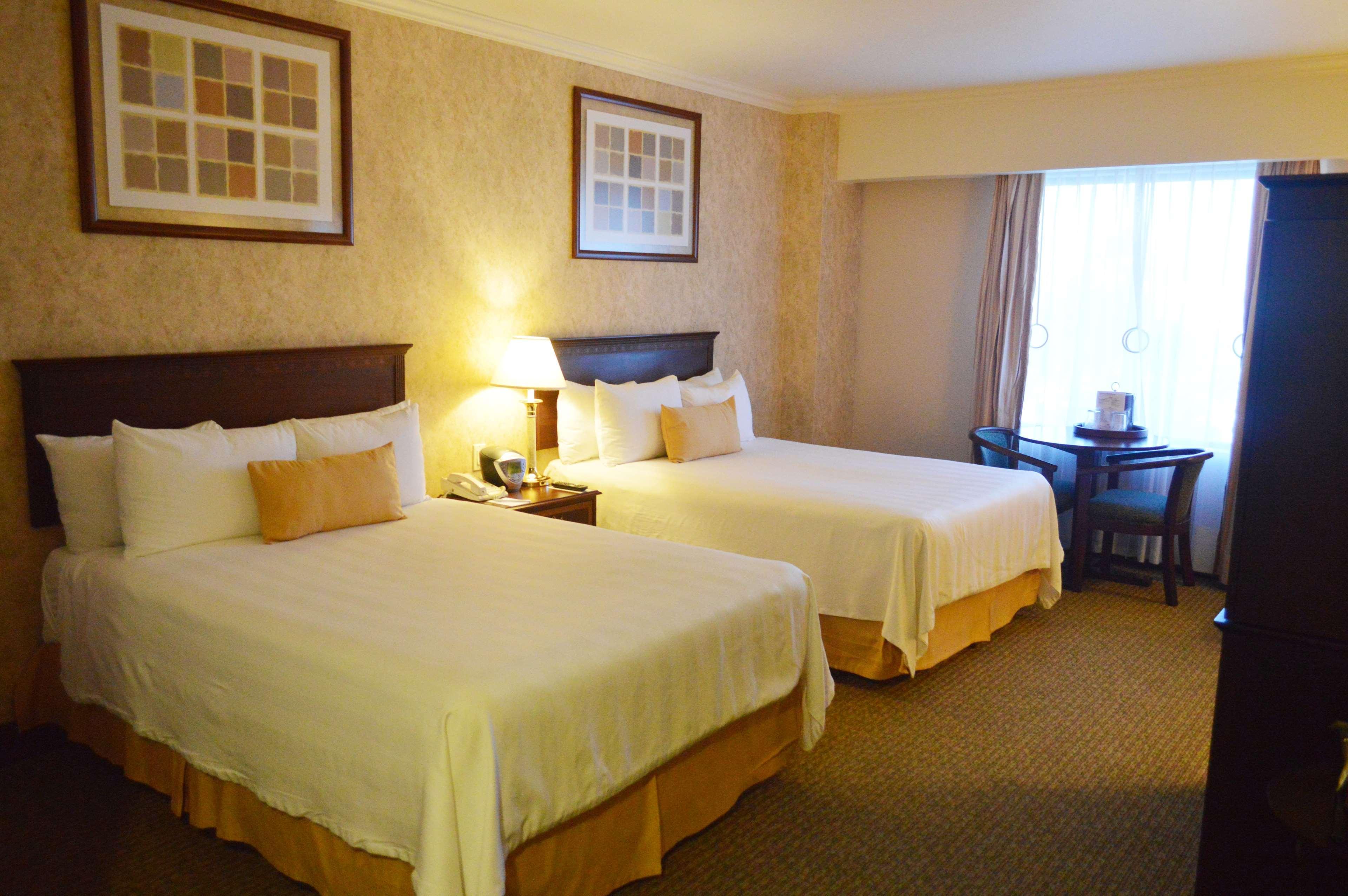 เบสต์ เวสเทิร์น พลัส เล แตราส เดอ เบรอา Hotel ปลูบาซลาเนค ภายนอก รูปภาพ