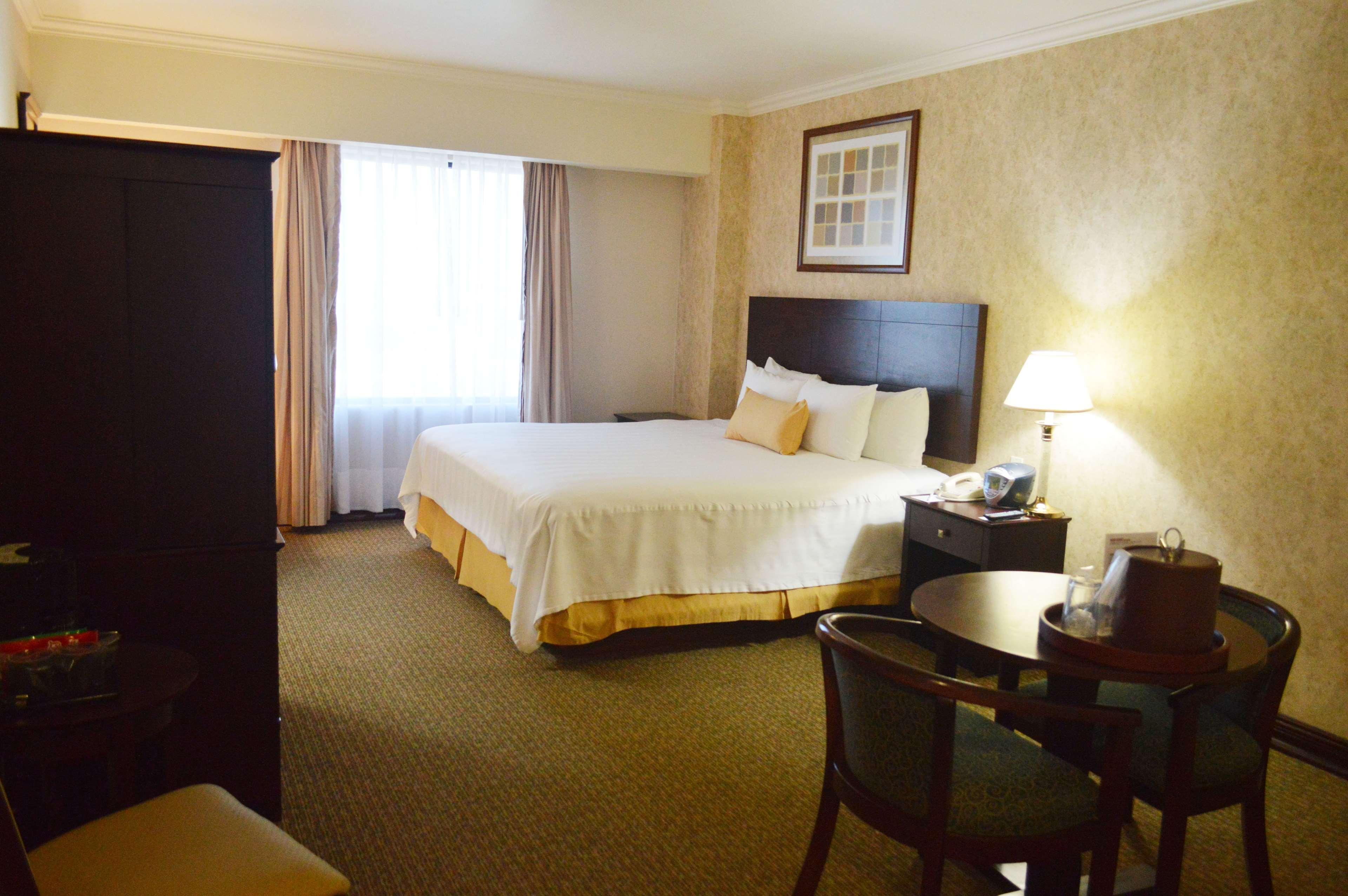 เบสต์ เวสเทิร์น พลัส เล แตราส เดอ เบรอา Hotel ปลูบาซลาเนค ภายนอก รูปภาพ