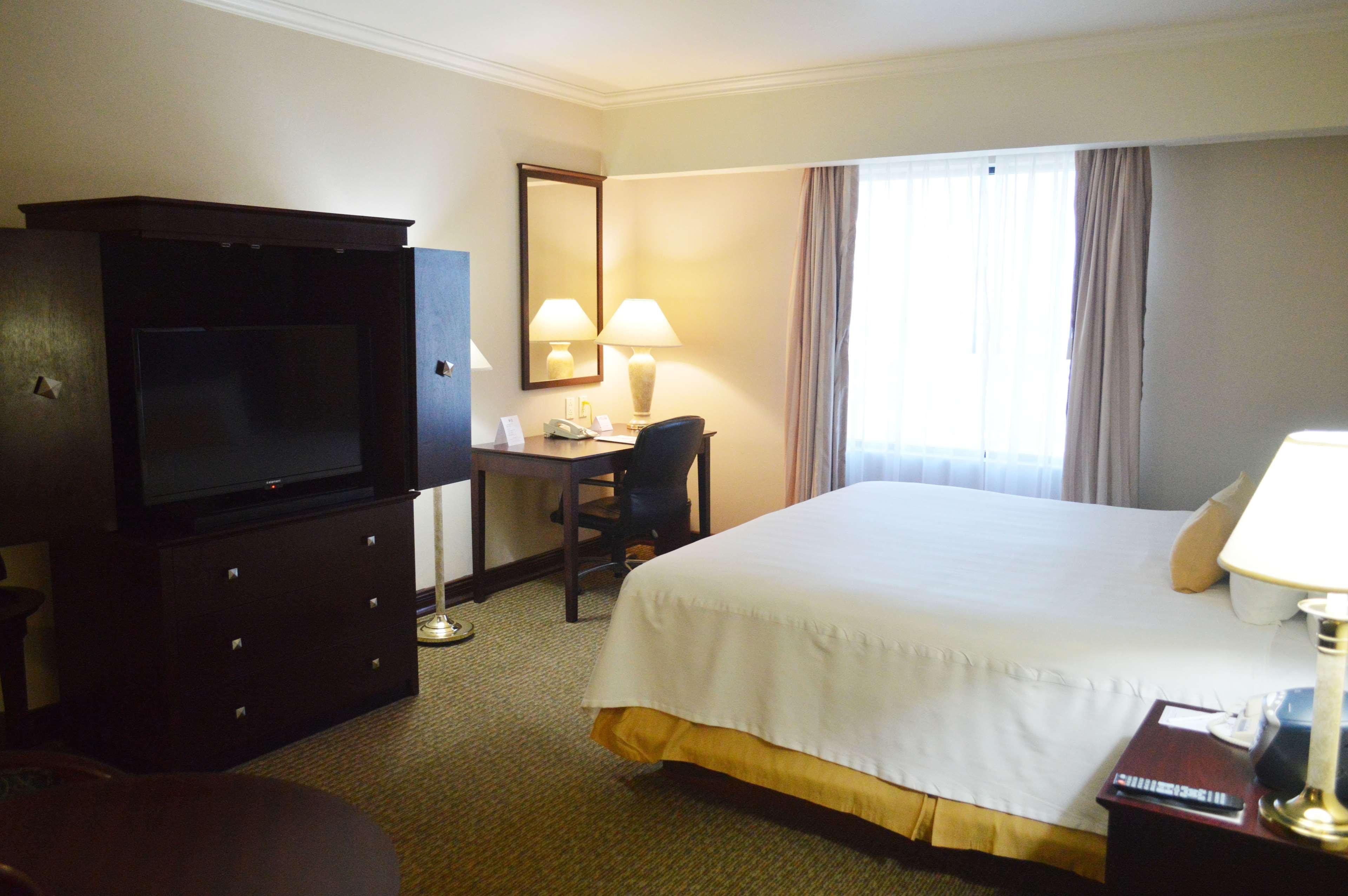 เบสต์ เวสเทิร์น พลัส เล แตราส เดอ เบรอา Hotel ปลูบาซลาเนค ภายนอก รูปภาพ