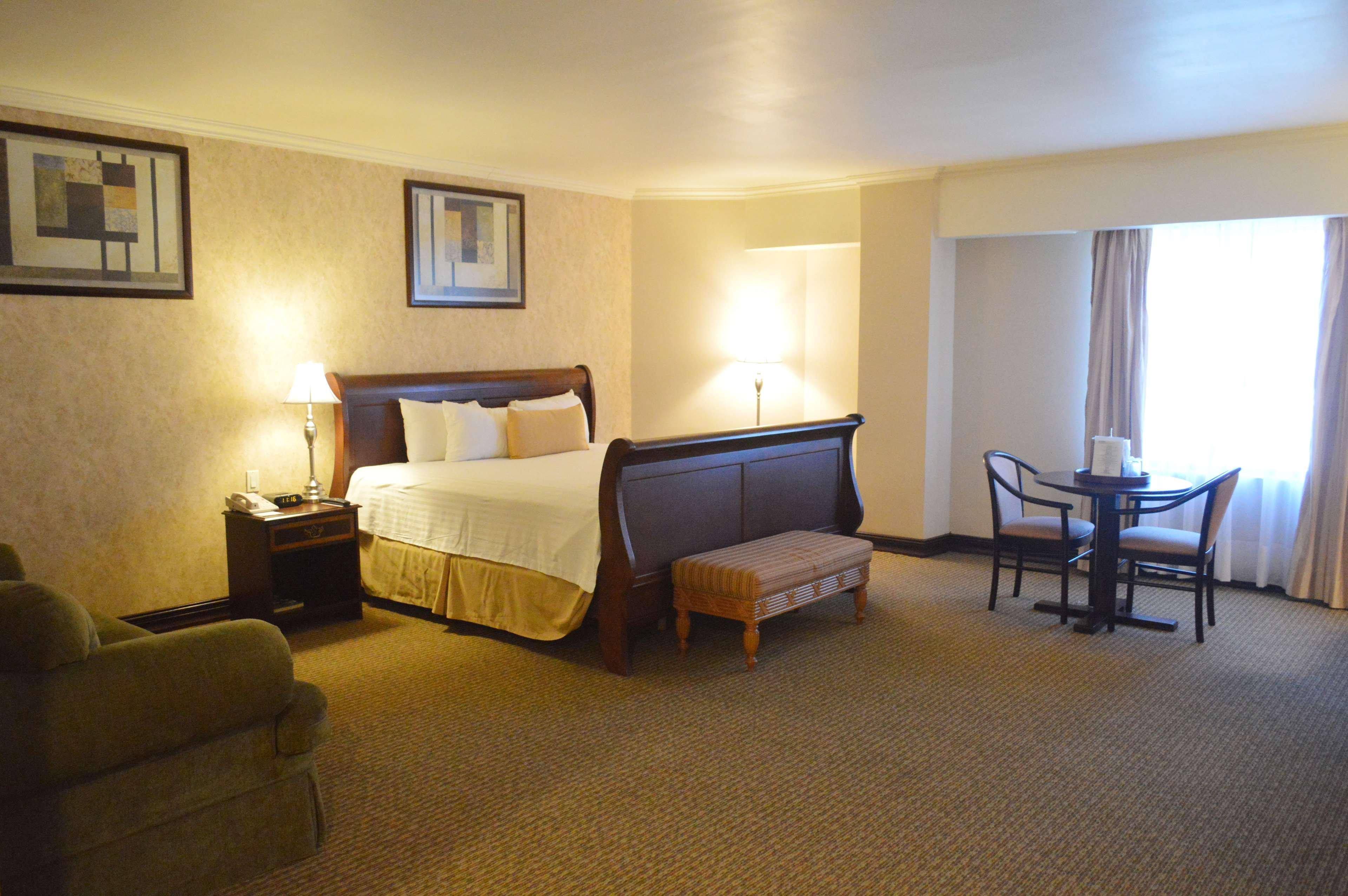 เบสต์ เวสเทิร์น พลัส เล แตราส เดอ เบรอา Hotel ปลูบาซลาเนค ภายนอก รูปภาพ