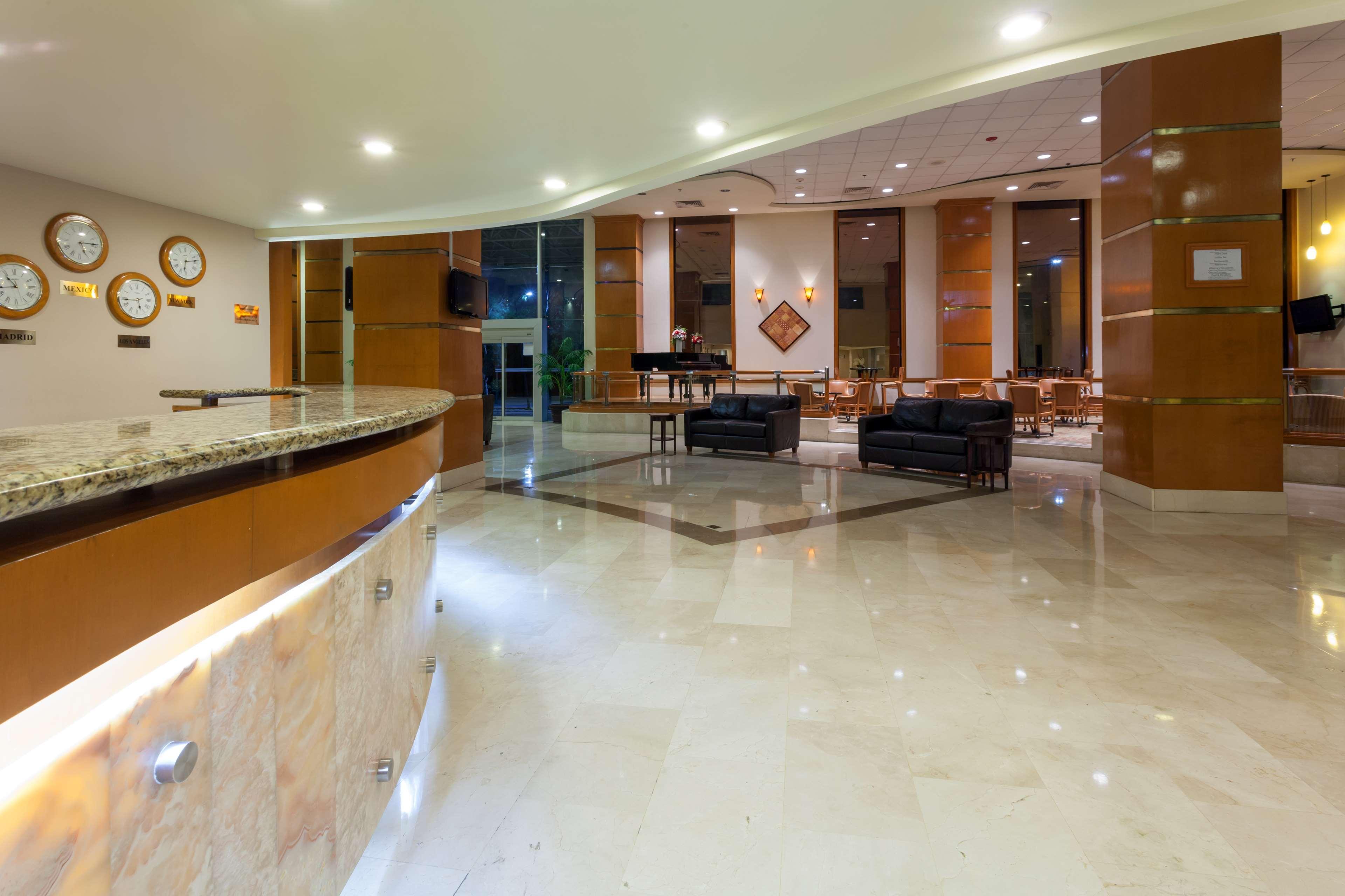 เบสต์ เวสเทิร์น พลัส เล แตราส เดอ เบรอา Hotel ปลูบาซลาเนค ภายนอก รูปภาพ