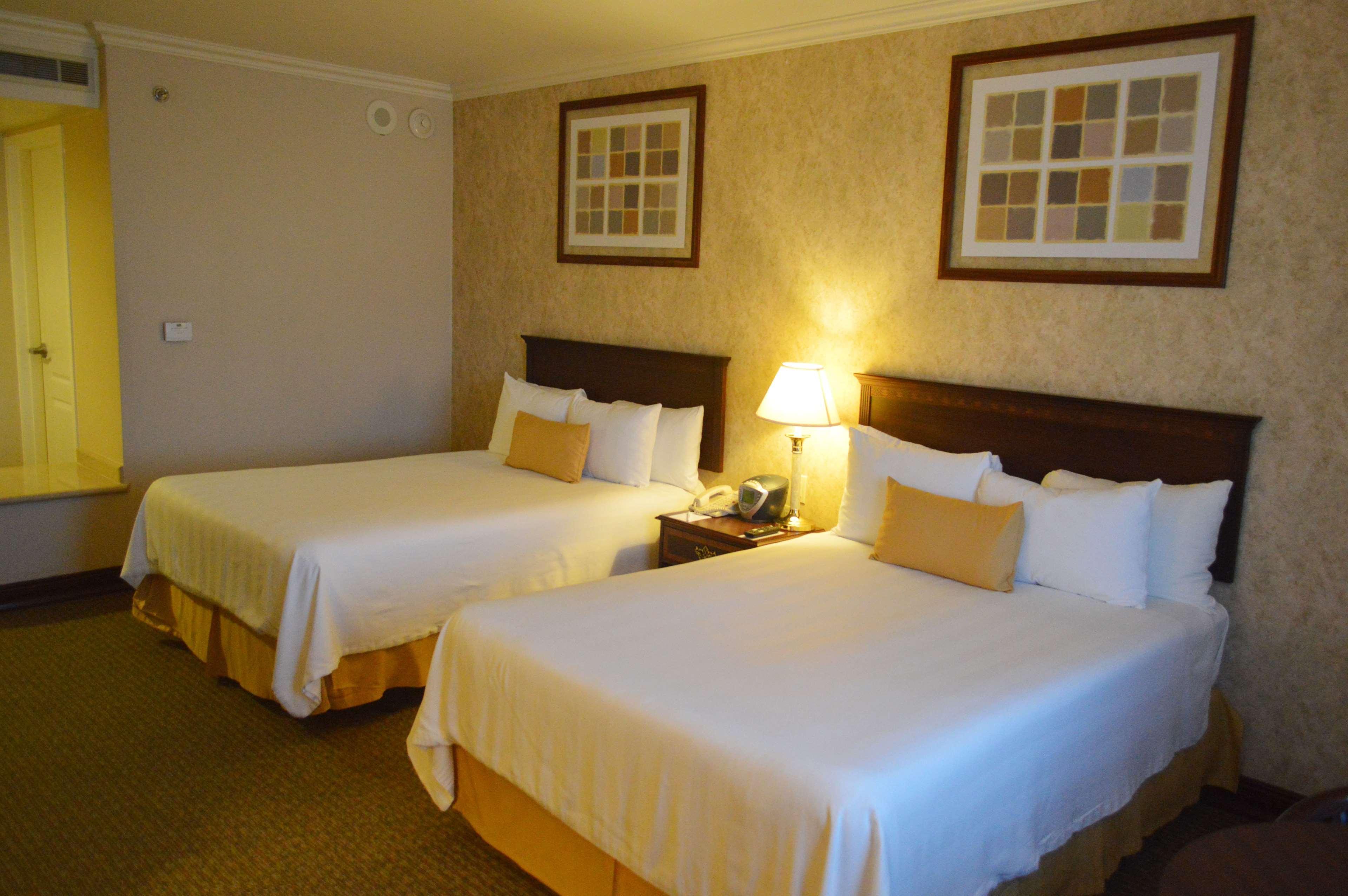 เบสต์ เวสเทิร์น พลัส เล แตราส เดอ เบรอา Hotel ปลูบาซลาเนค ภายนอก รูปภาพ