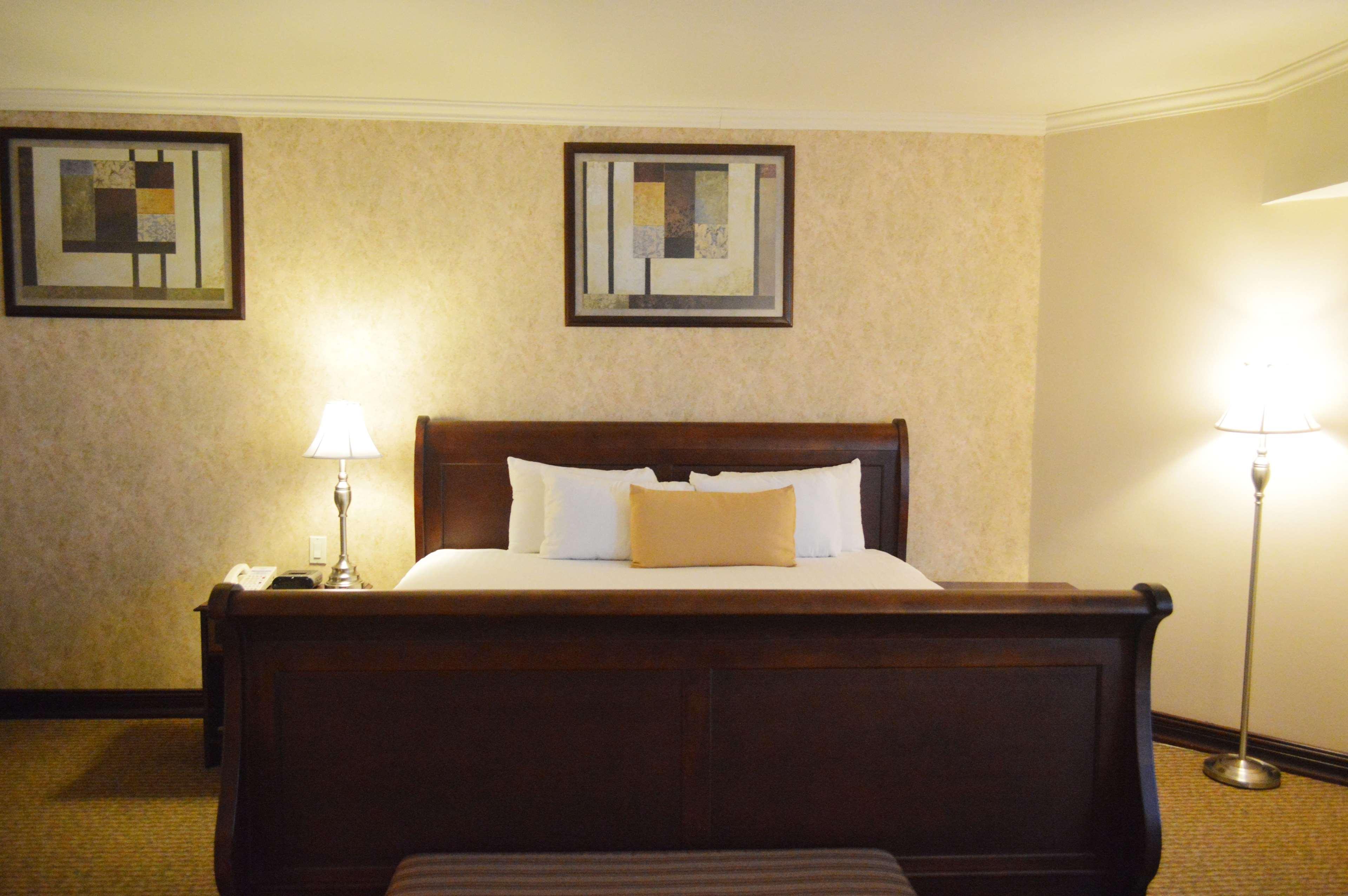เบสต์ เวสเทิร์น พลัส เล แตราส เดอ เบรอา Hotel ปลูบาซลาเนค ภายนอก รูปภาพ