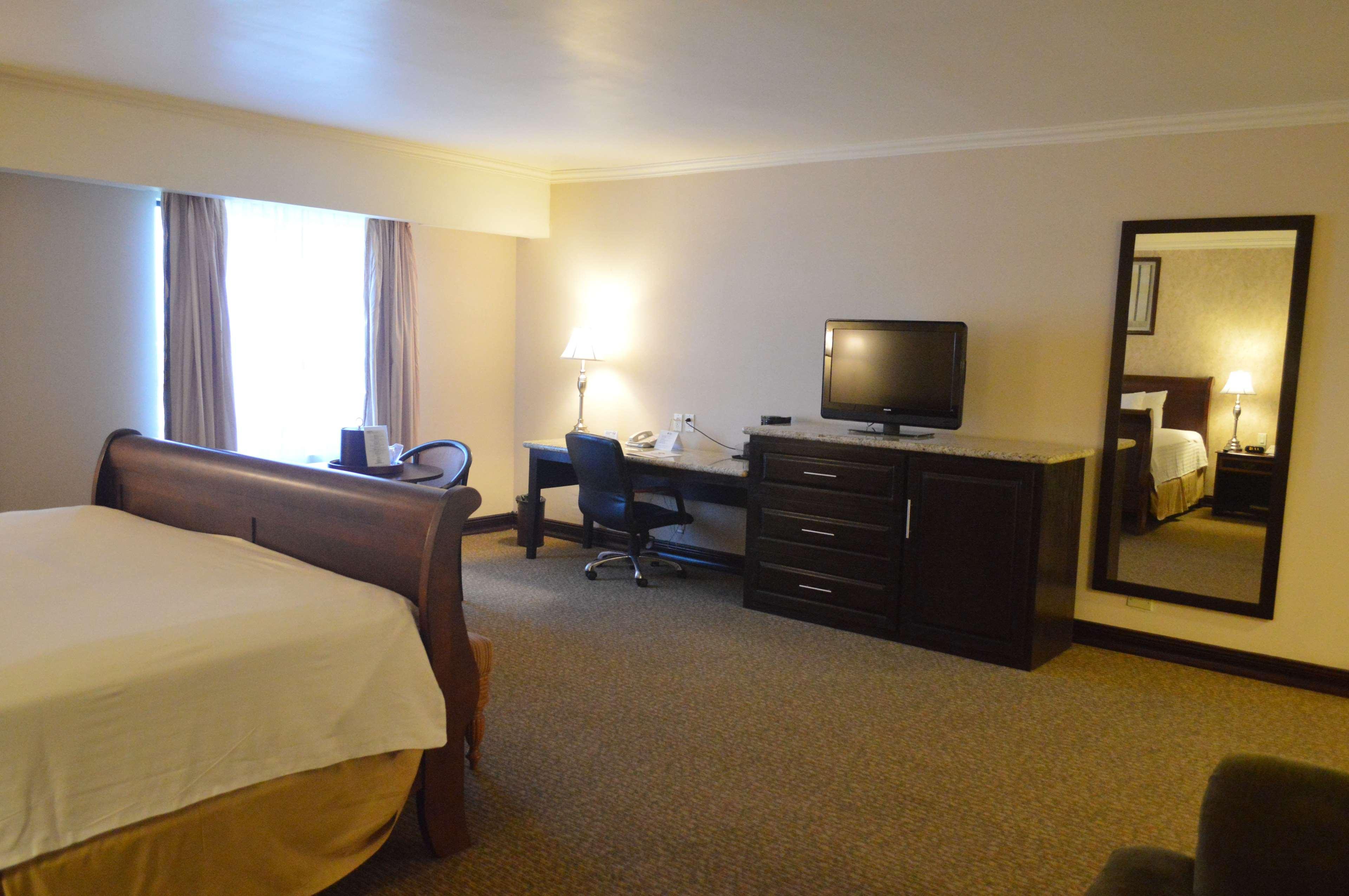 เบสต์ เวสเทิร์น พลัส เล แตราส เดอ เบรอา Hotel ปลูบาซลาเนค ภายนอก รูปภาพ