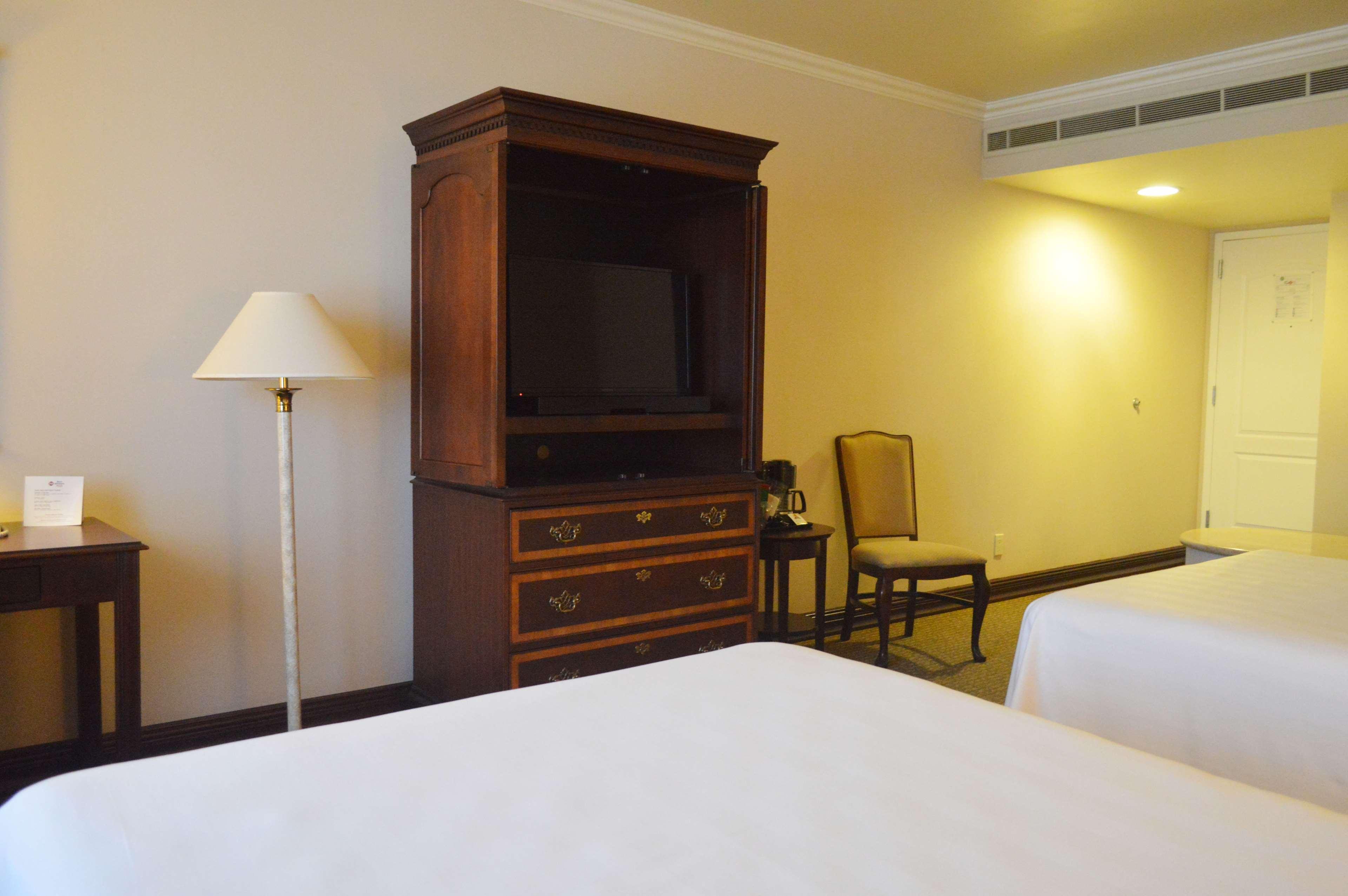 เบสต์ เวสเทิร์น พลัส เล แตราส เดอ เบรอา Hotel ปลูบาซลาเนค ภายนอก รูปภาพ