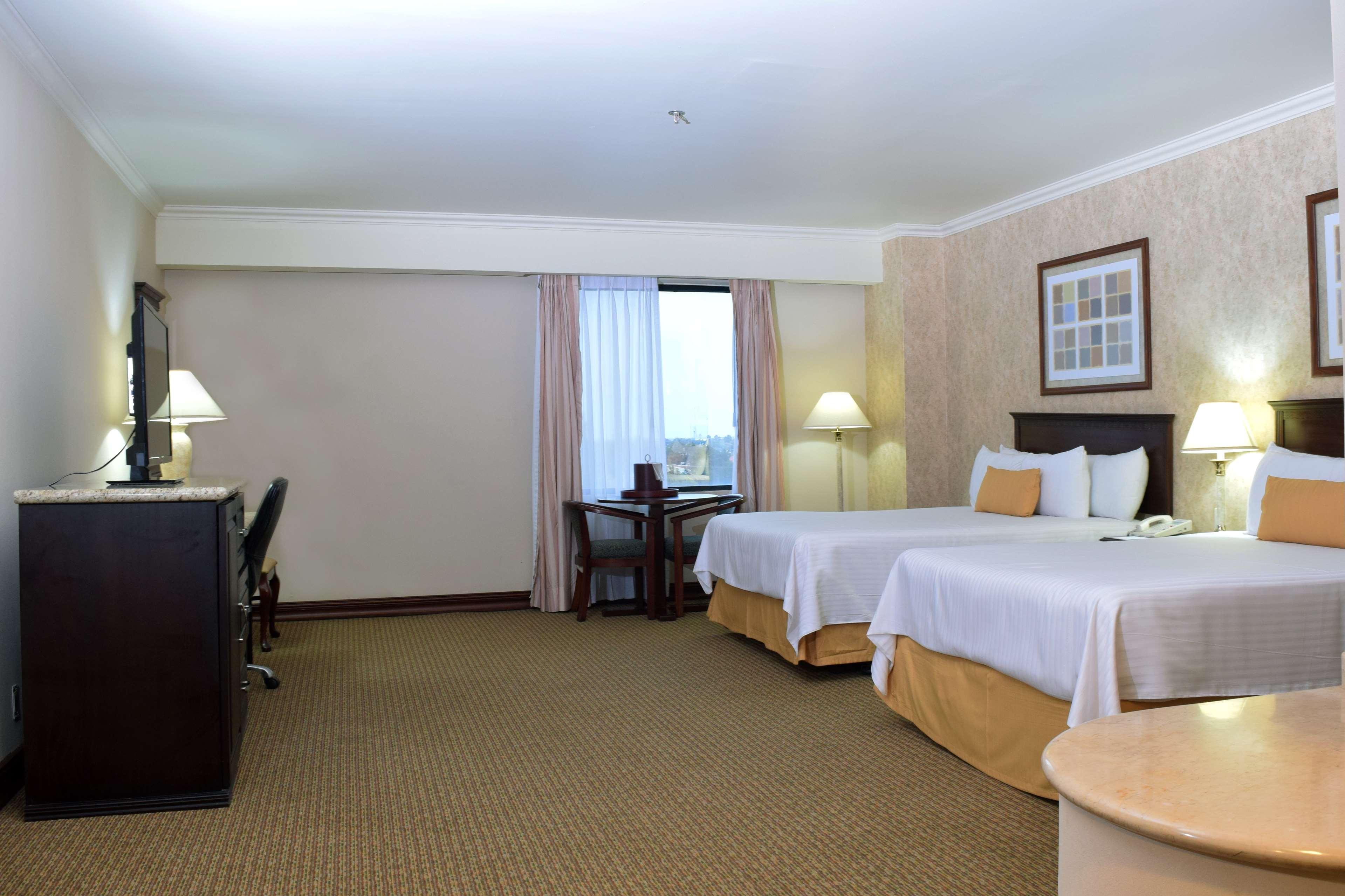 เบสต์ เวสเทิร์น พลัส เล แตราส เดอ เบรอา Hotel ปลูบาซลาเนค ภายนอก รูปภาพ