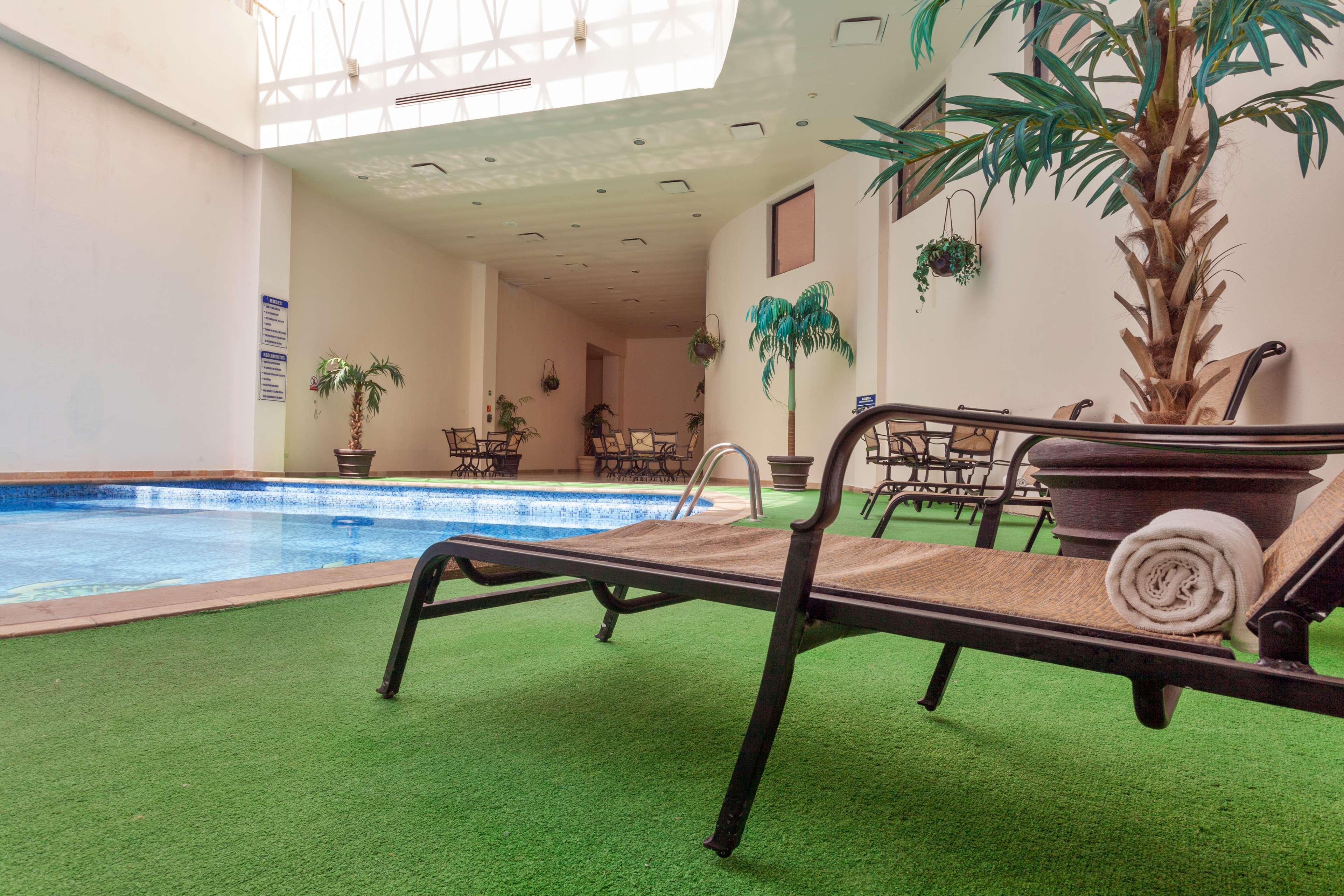 เบสต์ เวสเทิร์น พลัส เล แตราส เดอ เบรอา Hotel ปลูบาซลาเนค ภายนอก รูปภาพ