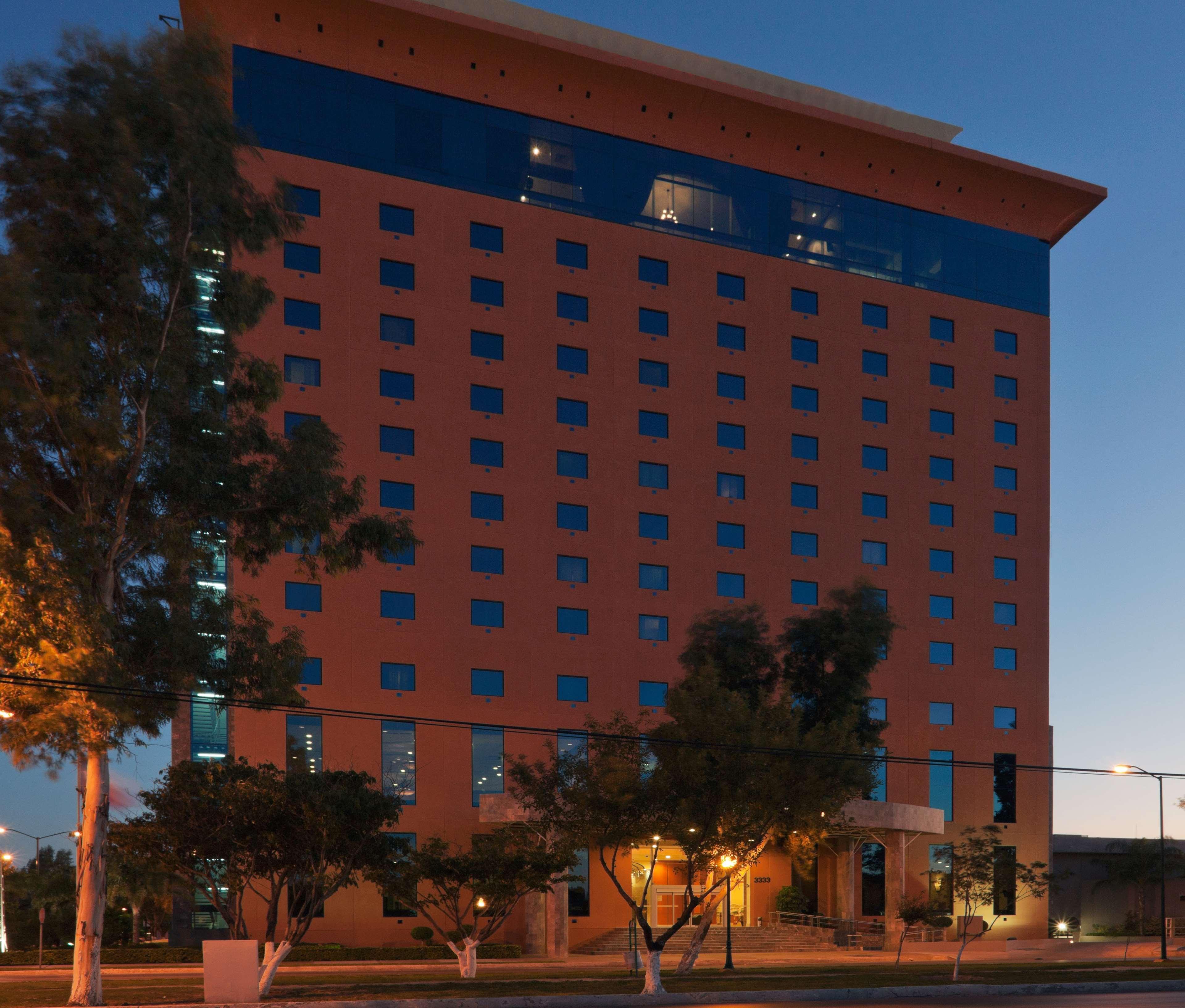 เบสต์ เวสเทิร์น พลัส เล แตราส เดอ เบรอา Hotel ปลูบาซลาเนค ภายนอก รูปภาพ