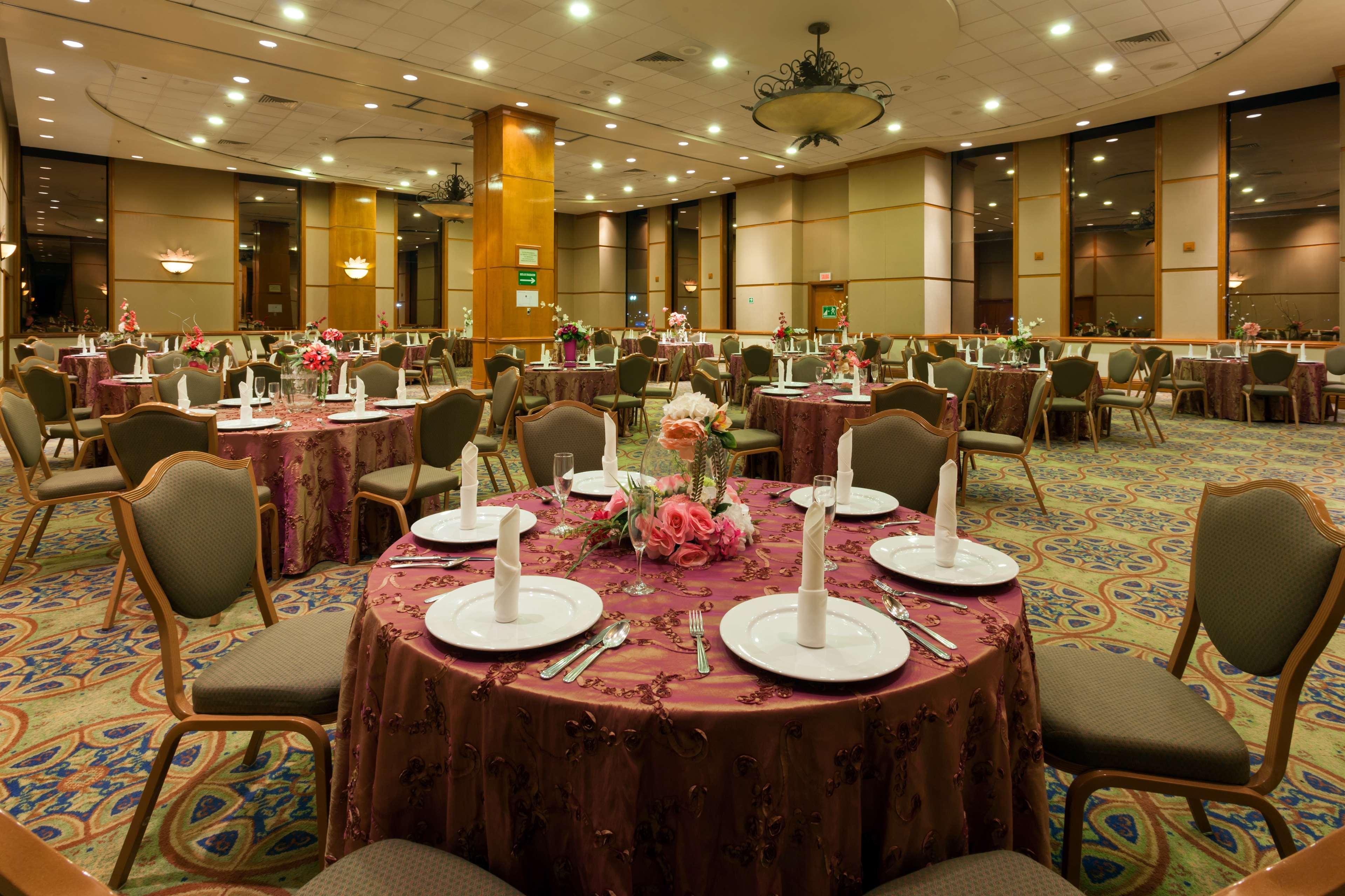 เบสต์ เวสเทิร์น พลัส เล แตราส เดอ เบรอา Hotel ปลูบาซลาเนค ภายนอก รูปภาพ