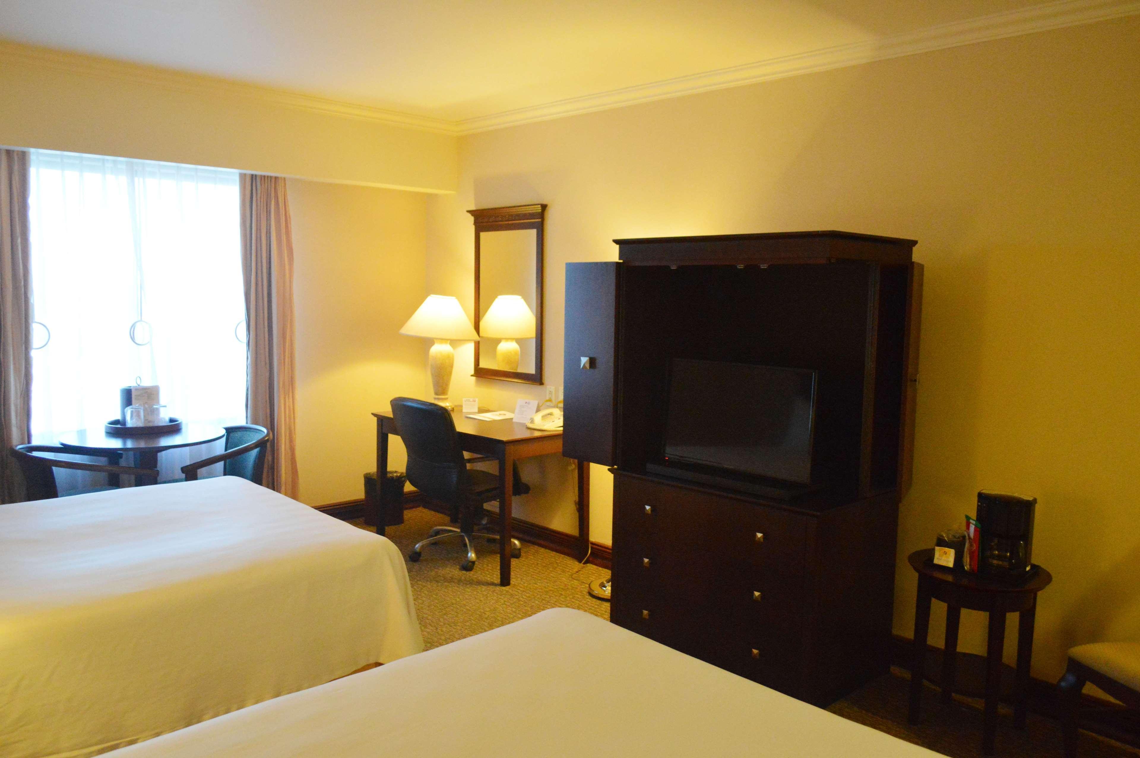 เบสต์ เวสเทิร์น พลัส เล แตราส เดอ เบรอา Hotel ปลูบาซลาเนค ภายนอก รูปภาพ