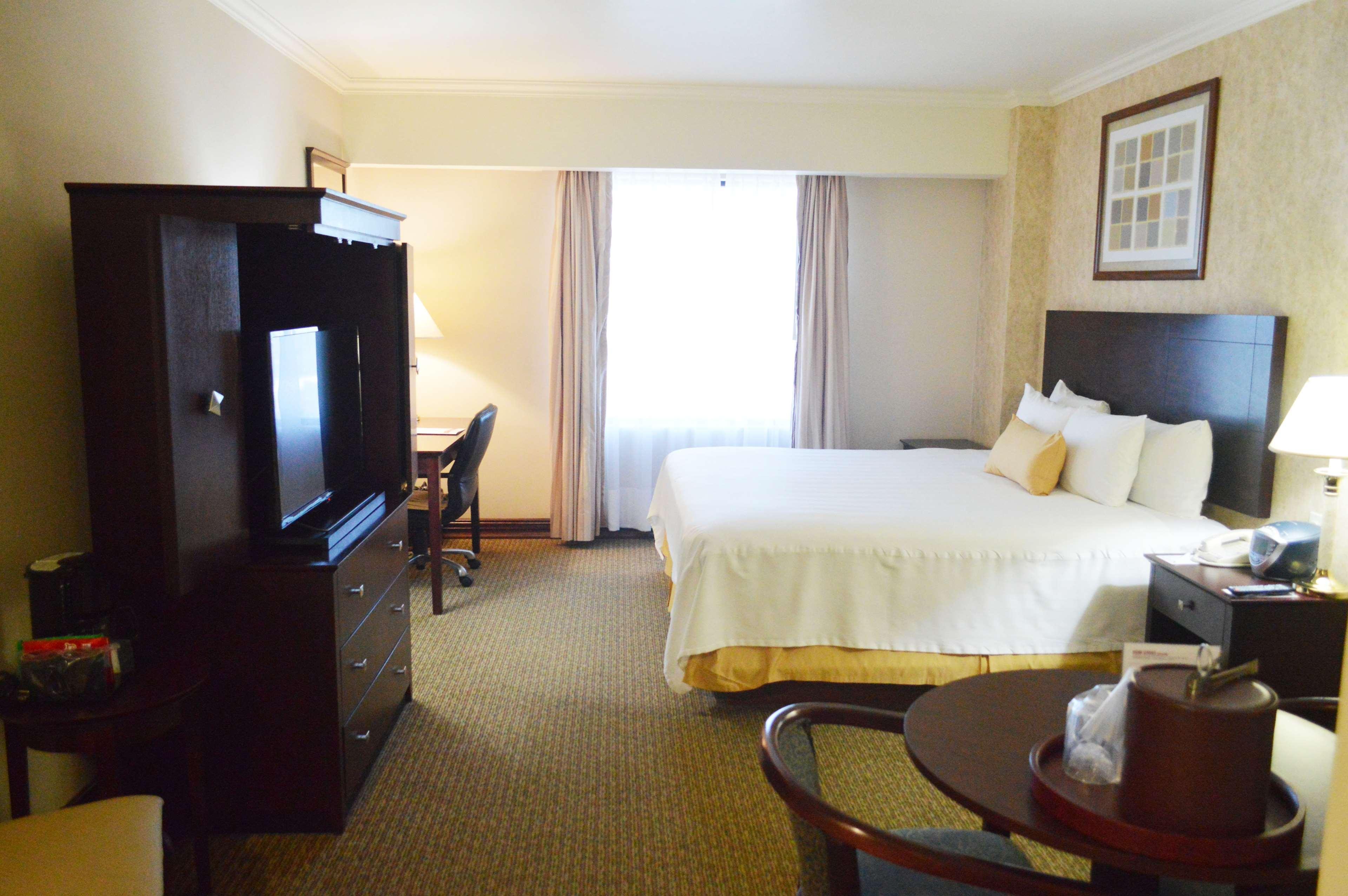 เบสต์ เวสเทิร์น พลัส เล แตราส เดอ เบรอา Hotel ปลูบาซลาเนค ภายนอก รูปภาพ