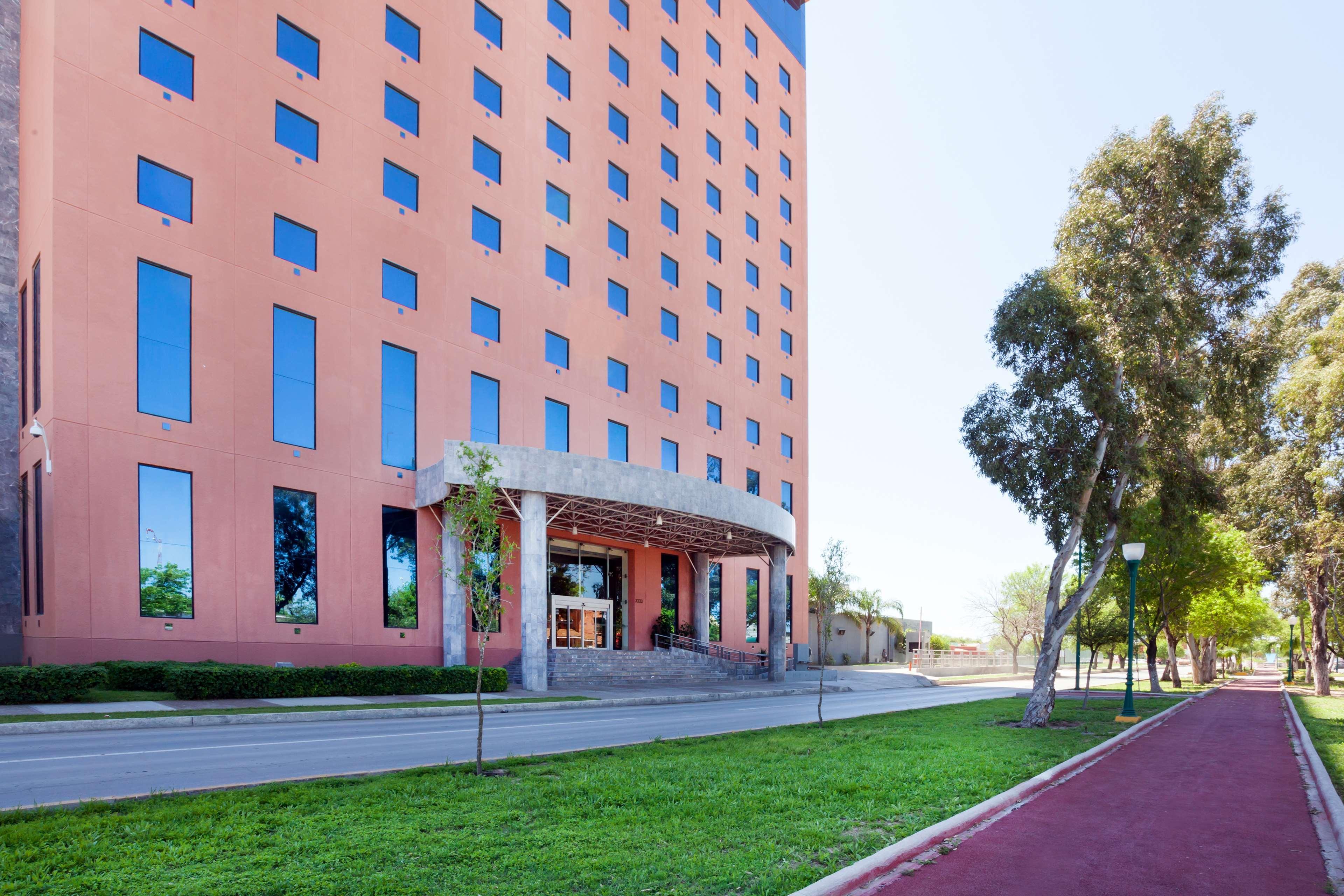 เบสต์ เวสเทิร์น พลัส เล แตราส เดอ เบรอา Hotel ปลูบาซลาเนค ภายนอก รูปภาพ