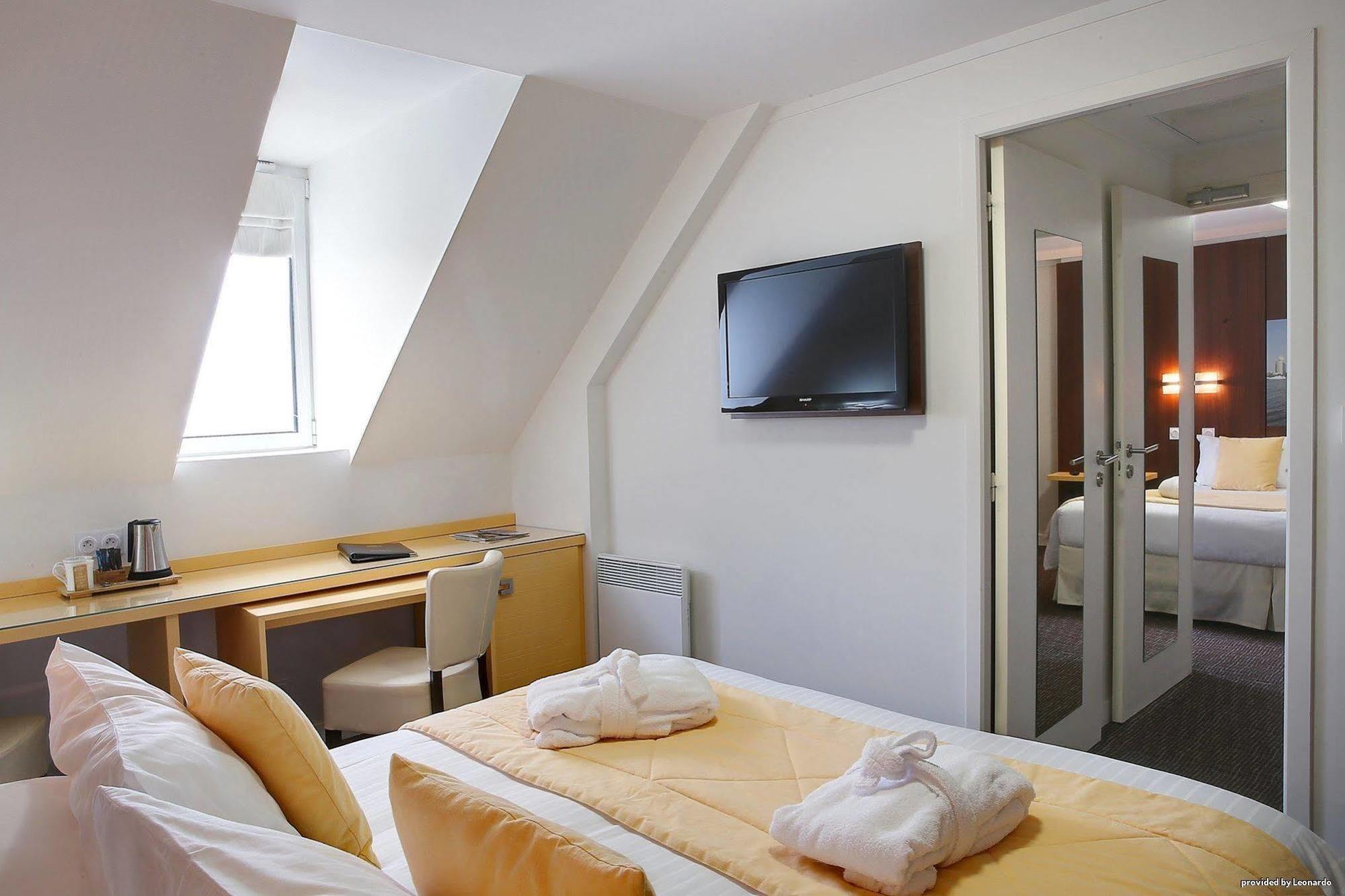เบสต์ เวสเทิร์น พลัส เล แตราส เดอ เบรอา Hotel ปลูบาซลาเนค ภายนอก รูปภาพ